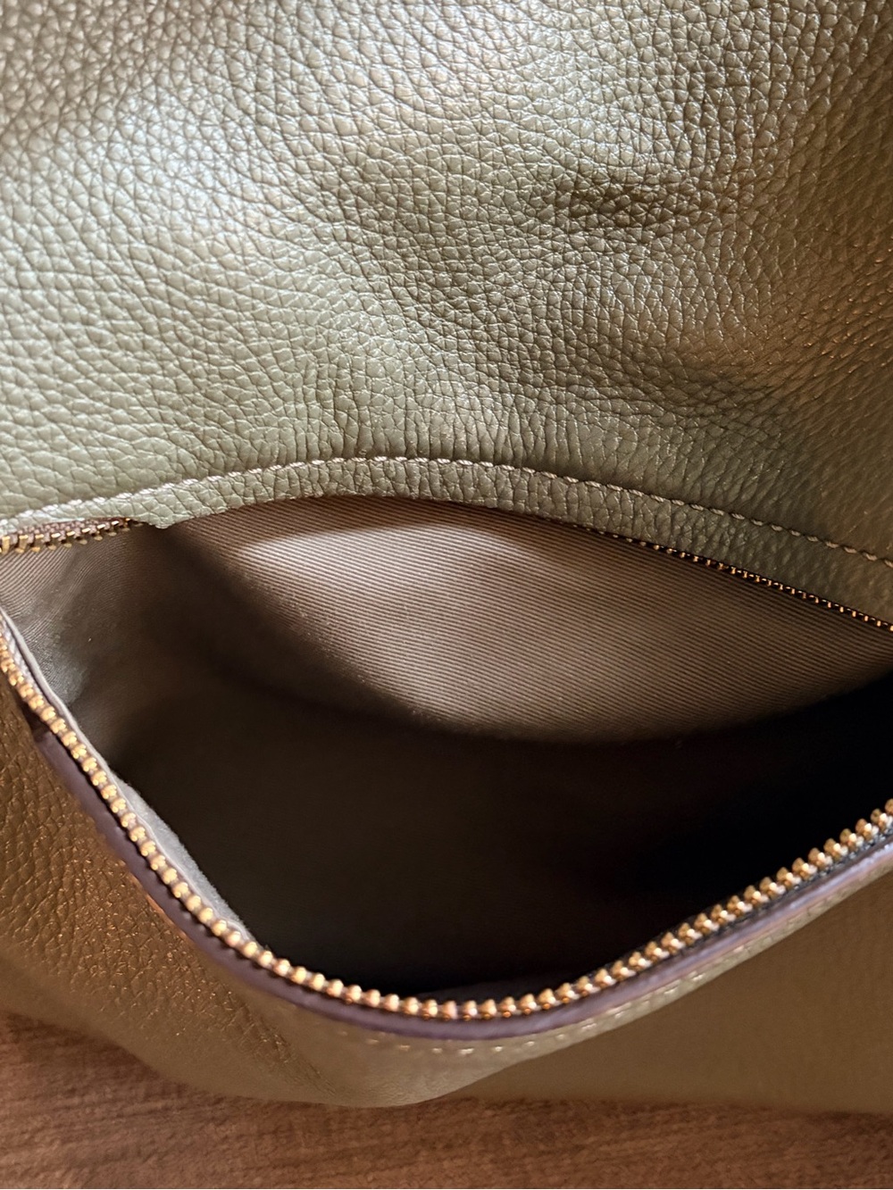 Coach Olive Green Pebbled Leather Shoulder Bag with Gold Hardware - Picture 4 of 11